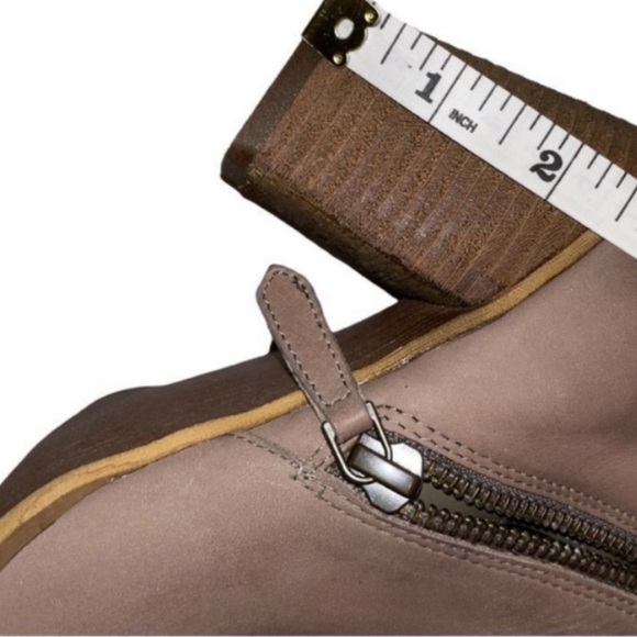 NORDSTROM “TROLLEY” GRAY LEATHER DISTRESSED ZIP ANKLE BOOTIE SIZE 11. (Runs Sm) - Picture 8 of 9